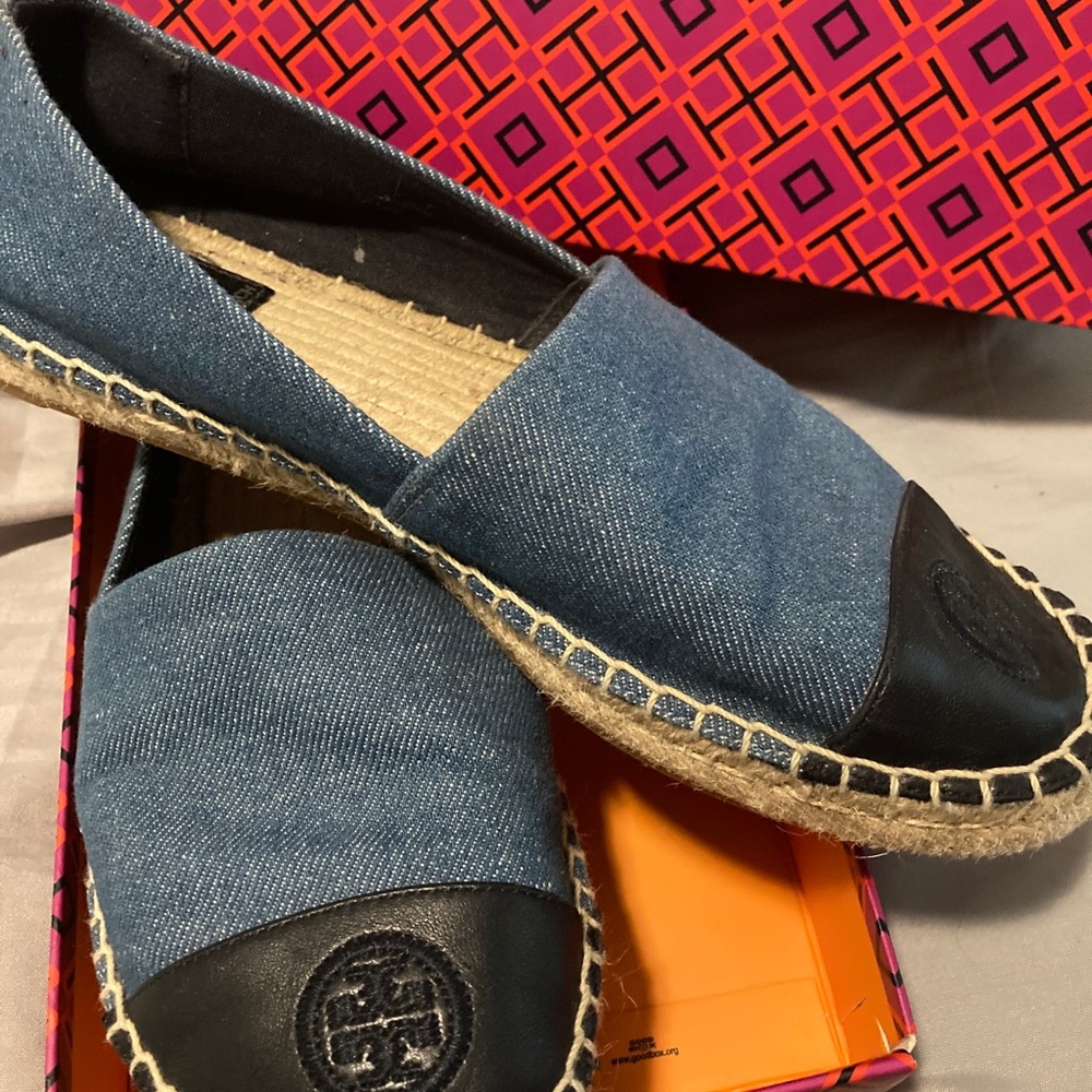 TORY BURCH denim/leather trim espadrilles